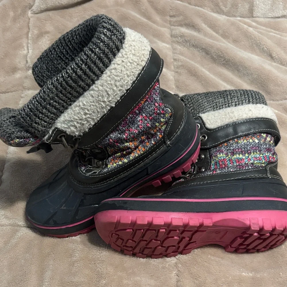 Dream Pairs Kids' Black and Pink Snow Boots